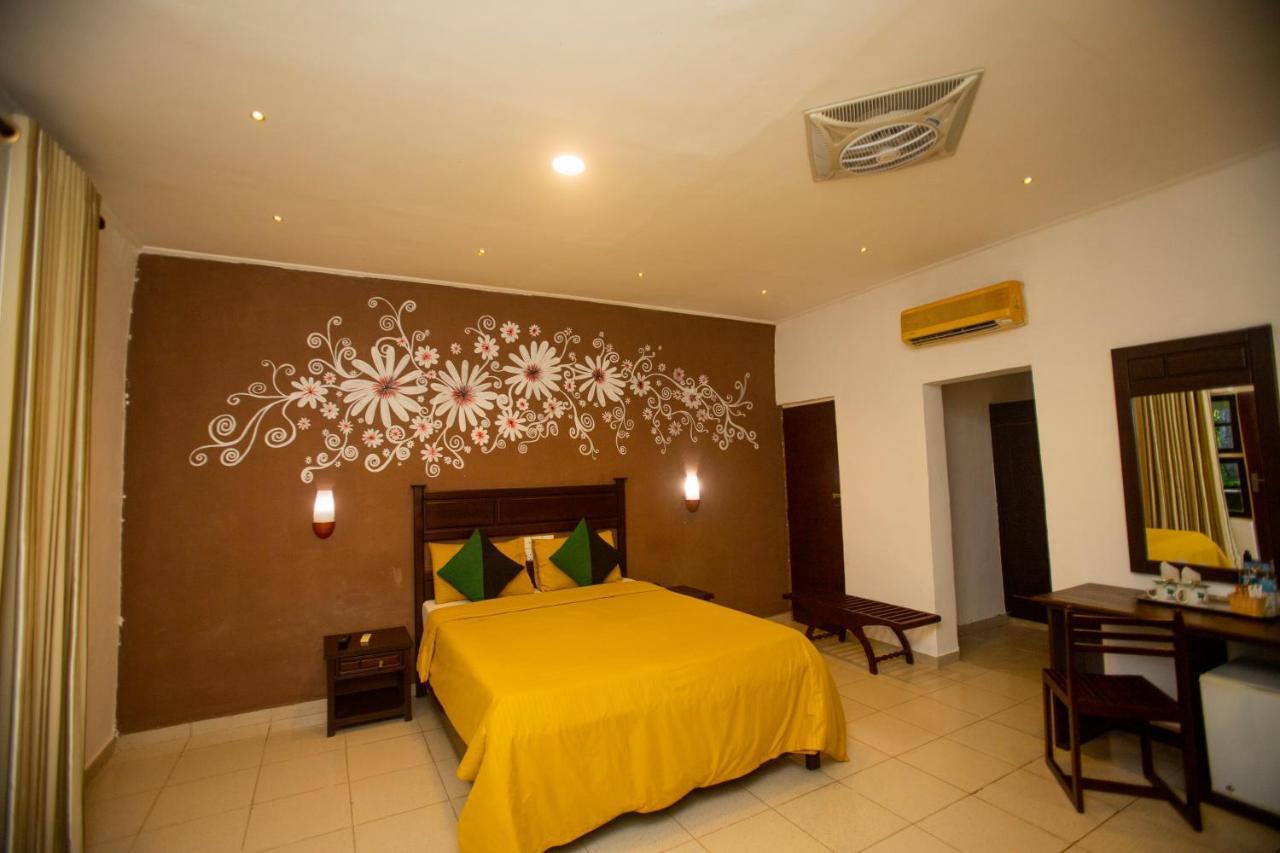 Hotel Eden Garden Сигирия Экстерьер фото