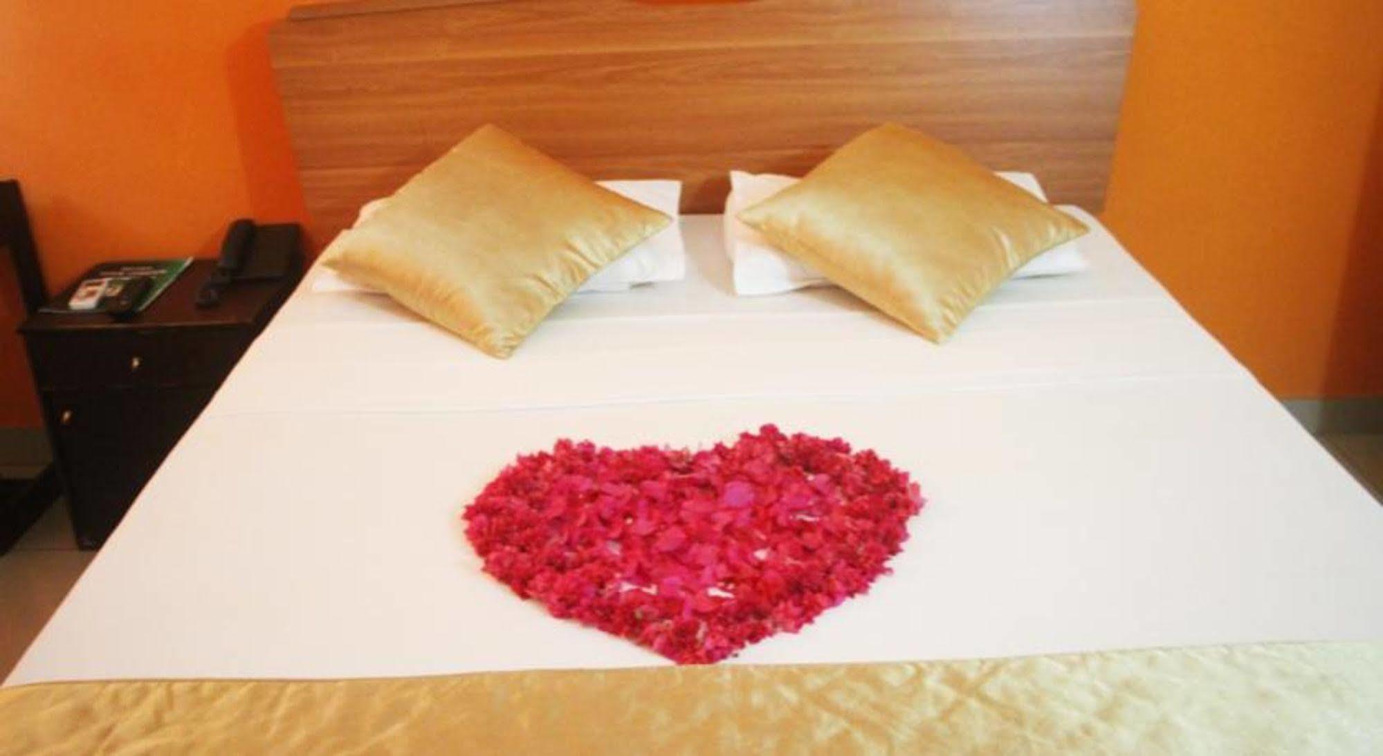 Hotel Eden Garden Сигирия Экстерьер фото